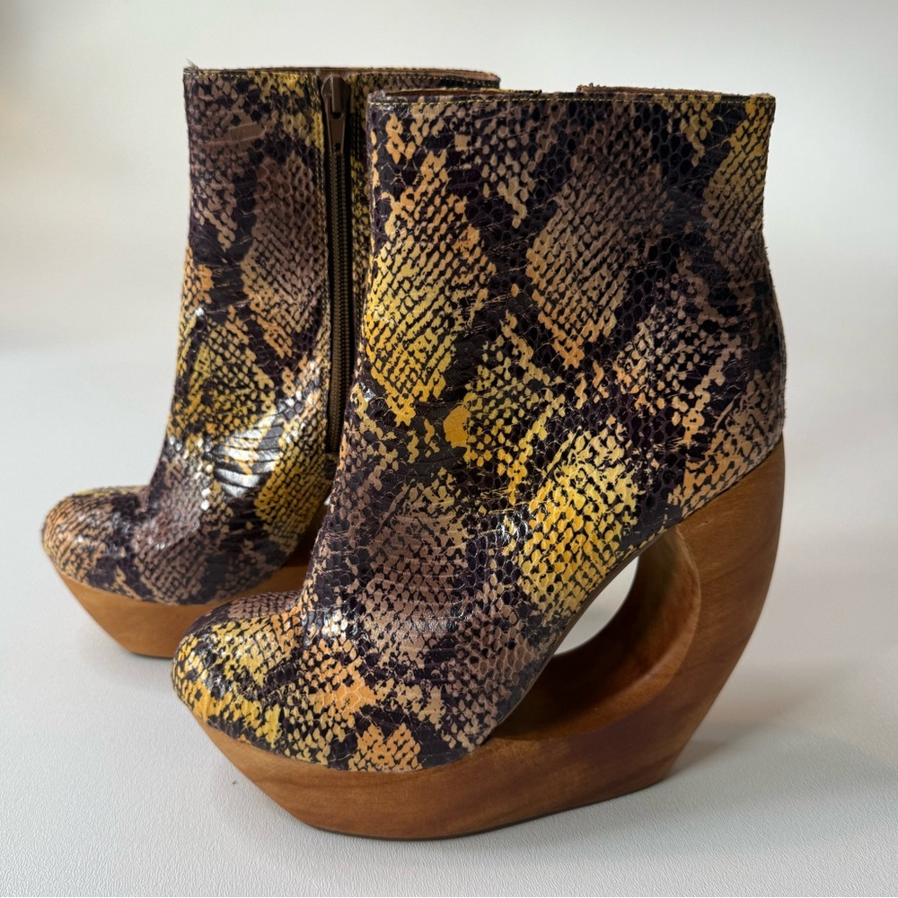 Stylish Snake Print Ankle Boots